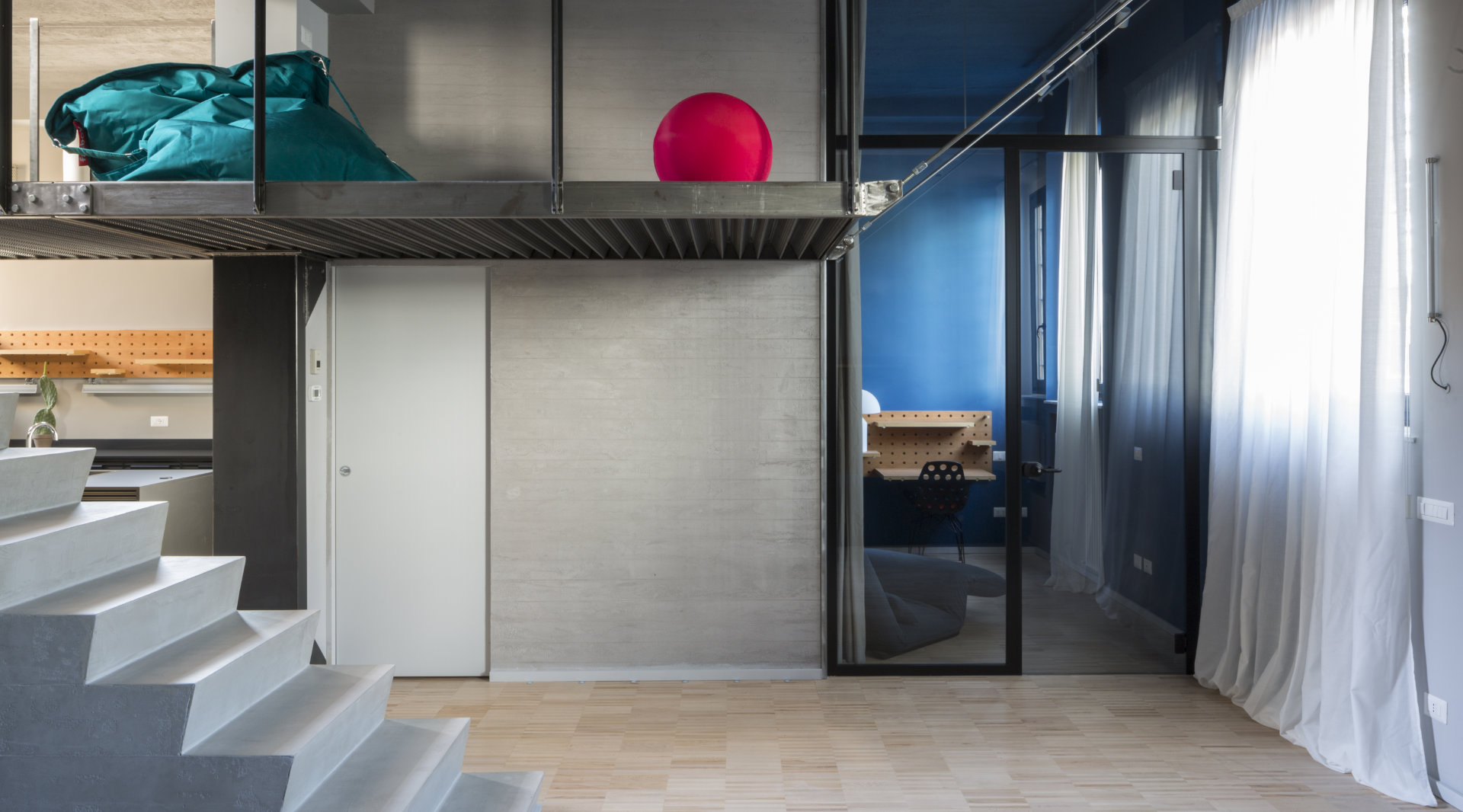 Cinque Terre Kithcen By Vico Magistretti and POI Kithcen shelves by Davide Vizzini PH.Alessandro tamborini